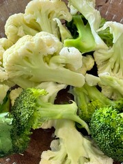 COUVE FLOR, BROCOLIS E SALADAS