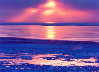 流氷の海と夕日（斜里町） © itoh masako