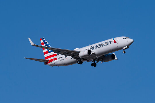 DFW International Airport 4-1-2021 Grapevine, TX USA.. American Airlines Boeing 737-800 N978NN on final for 17L at Dallas-Fort Worth Interational Airport