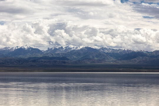 The magnificent scenery of Chaka Salt Lake