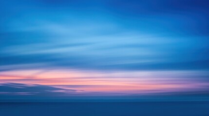 Obraz premium An abstract image of a sky at twilight with a gradient of blue shades blending into dusk