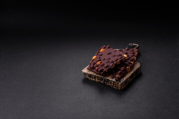 Black bitter chocolate with whole hazelnuts, candied fruits and mint