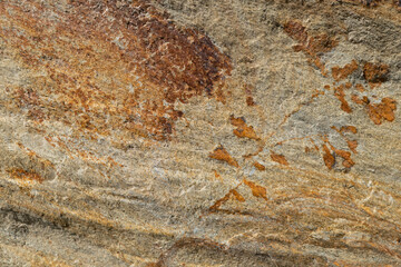 Textura de uma rocha de xisto com finas rachaduras na superfície