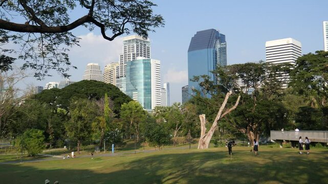 Bangkok Forest Park (Benjakitti Forest Park) locates in the central part of Bangkok. It&rsquo;s also a new tourist attraction. There is an elevated walkway connecting the neighboring areas.
