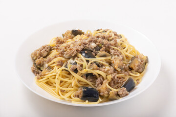 ナスとひき肉の甘辛炒めパスタ