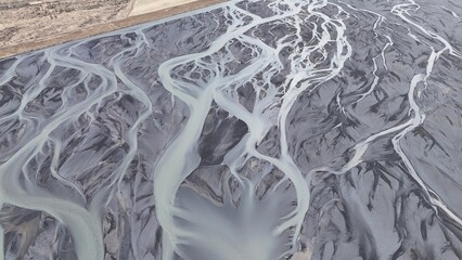 foto des de aire de un bonito rio en islandia