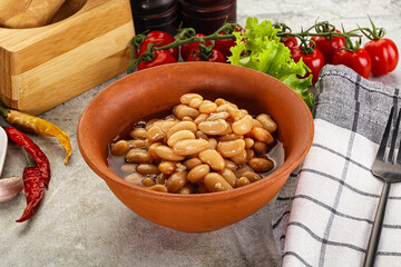 White canned beans in the bowl