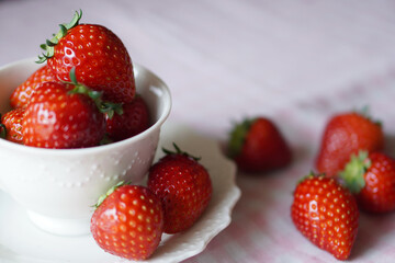 カップに入れた苺