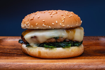 チーズハンバーガー　バターほうれん草