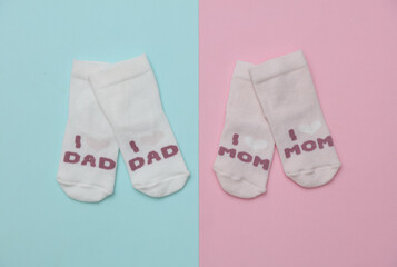 children's Socks with text i love mom and dad on pink blue background