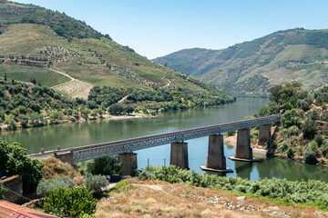 Ponte sobre o rio Tua na foz com o rio Douro em Tr&aacute;s os Montes, Portugal