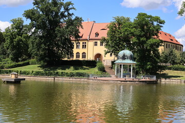 Blick in de Historischen Kurpark von Bad Lauchstädt in Sachsen-Anhalt	
