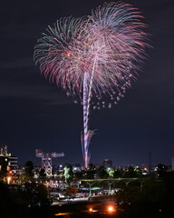 みなとみらい新港ふ頭ハンマーヘッドと旧横浜港駅と花火