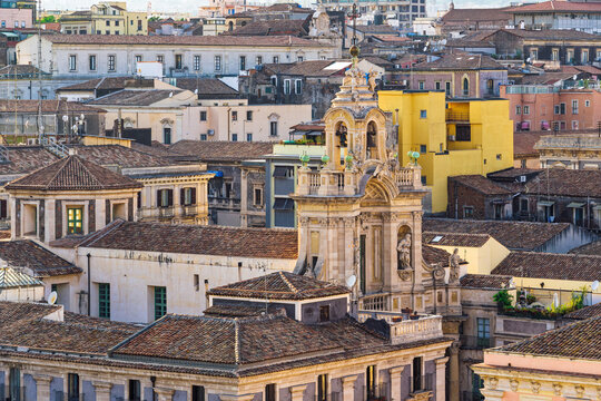 The&nbsp;Ancient Royal and Eminent Basilica Collegiate of Our Lady of the Alms panoramic view around traditional buildings in Catania,&nbsp;Sicily, Italy, Mediterranean, Europe