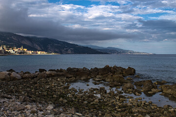 Méditerranée à Menton, plage du Gorbio