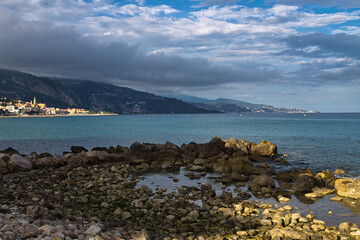 Méditerranée à Menton, plage du Gorbio