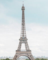 Fototapeta premium Eiffel Tower in Paris, France