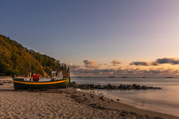 morze , plaża , chmury , sztorm , fale, Bałtyk, morze Bałtyckie, wydmy, statek , kuter, molo , Gdynia  © Daniel Folek