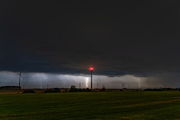 wiatraki , burza , błyskawica , piorun © Daniel Folek