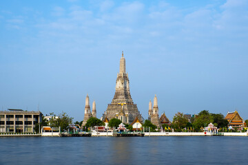 Naklejka premium Pagoda at Wat Arun, a royal temple at Chaopraya river on a sunny day, Bangkok, Thailand.