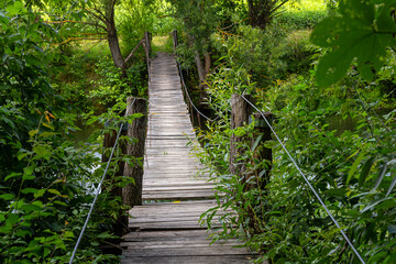 Obraz premium Suspension bridge, walkway to the adventurous, cross to the other side
