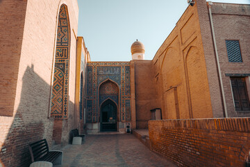 SEntry gate and Minarett at Shahi Zinda Ensemble in Samarkand, Uzbekistan