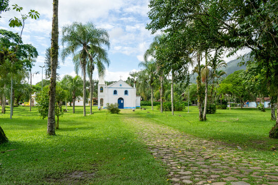 Igreja em morretes