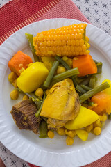 Puchero canario con verduras y carnes