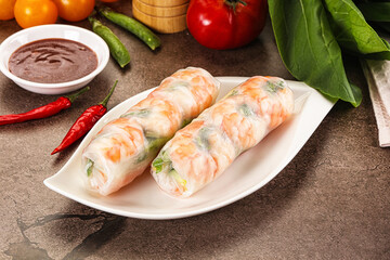Vietnamese spring roll with prawn