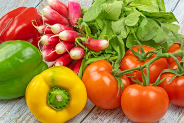 plusieurs légumes crus, en gros plan.