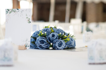 Centro de mesa de boda con flores