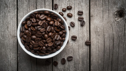 Fototapeta premium coffee beans on wooden background