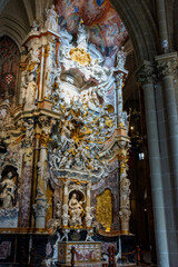 Transparente y Tabernáculo en la catedral de Toledo, España