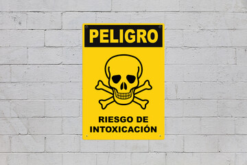 Danger, Risk of poisoning - Sign in Spanish