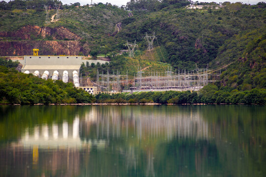Jaguara Hydroelectric Plant e operada pela Engie Brasil Energia, located in Rio Grande, where the states of Sao Paulo and Minas Gerais border.