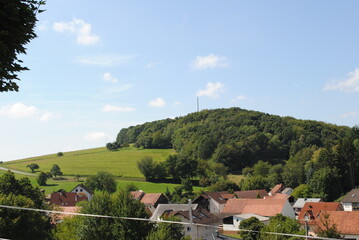 krajobraz okolic z niebem i dolinami © Katarzyna