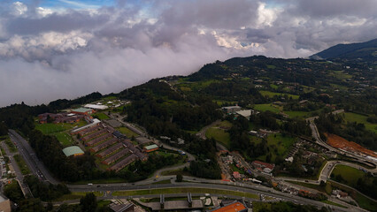 Cima y nubes a 2.700 metros sobre le nivel del mar. Alto de las Palmas, Antioquia, Colombia.
