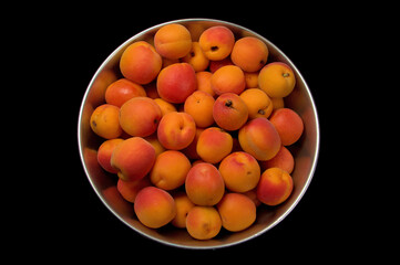 Aprikosen in der Schüssel