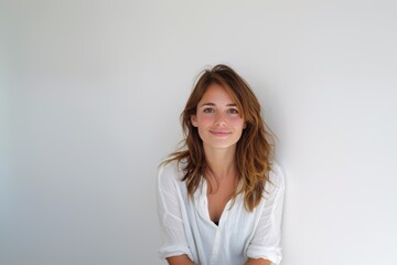 Obraz premium Smiling Woman in White Shirt with Copy Space. Generative AI.