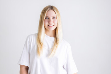 笑顔の白人女性　smiling white woman