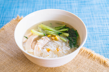 とうふ麺で冷やし鶏だしそうめん