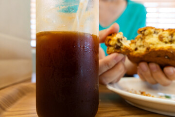 ice coffee and bread
