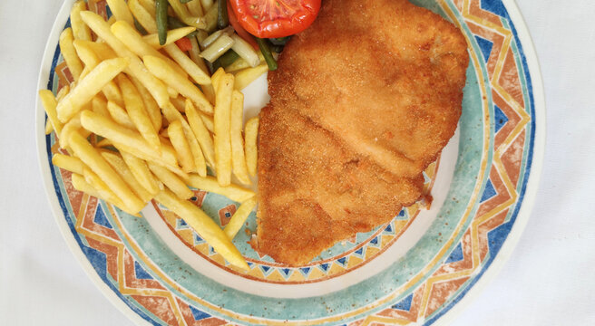 fried potatoes with escalopa as main course