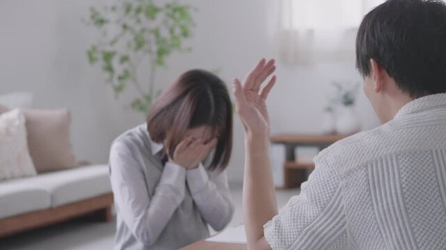 成績が悪くて親に怒られる高校生