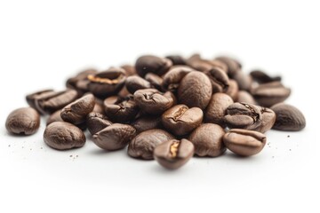 Naklejka premium A pile of coffee beans on a white surface