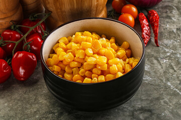 Sweet canned ripe corn grain