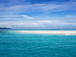 フィジーのマナ島近くのサンドバンク（砂州）と美しい海