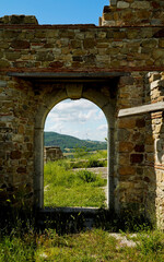 Borgo fantasma di Aquilonia vecchia o Carbonara nella provincia di Avellino. Campania, Italy