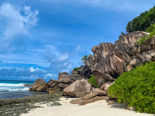 Beautiful seascapes of Seychelles islands with sun and turquoise waters