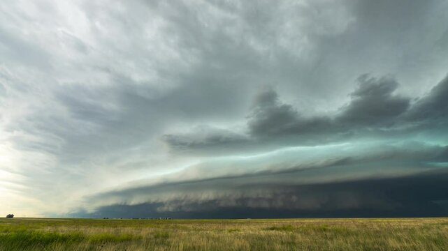 Shelf cloud moves through the plains of Colorado as severe weather works into the region.